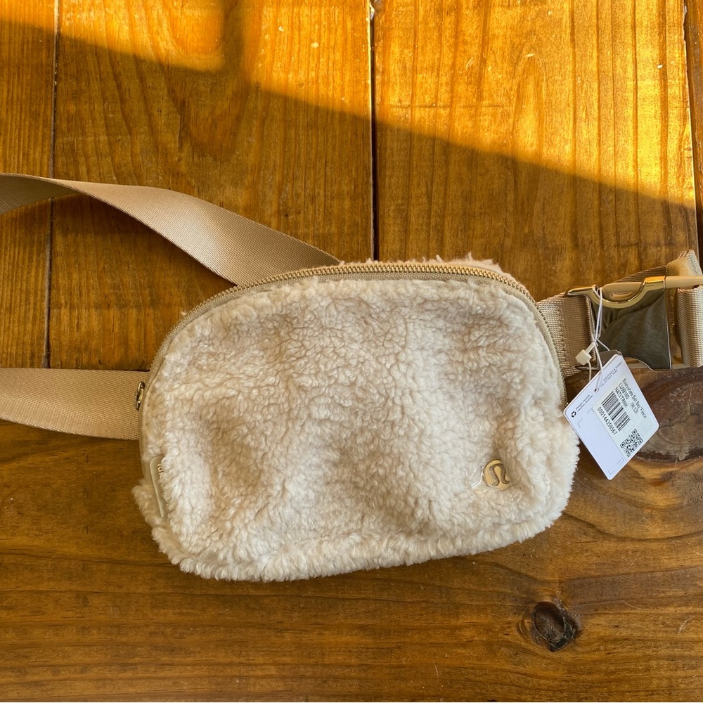 Lululemon Everywhere Fleece Belt Bag
